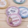 chapas-recuerdo-comunion-personalizadas-divertidas-dibujos-nombre-1